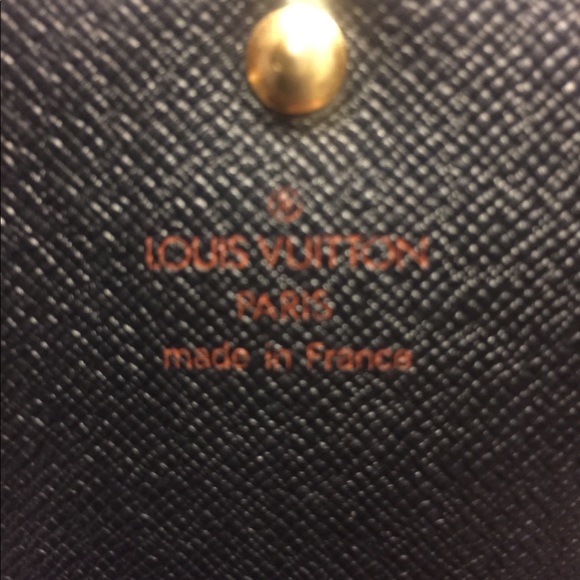 SOLD Vintage Louis Vuitton Epi Wallet - Picture 4 of 8